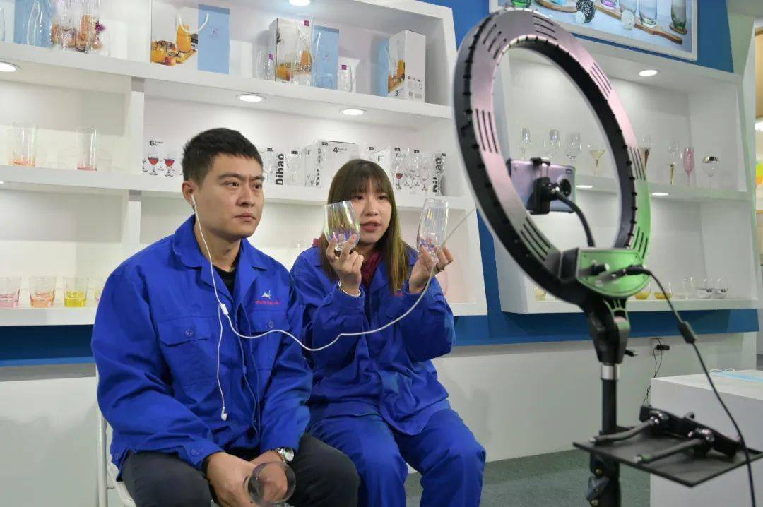 第三屆中國(祁縣)玻璃器皿博覽會 暨&ldquo;一帶一路&rdquo;中小企業(yè)特色產業(yè)產品交易會開幕